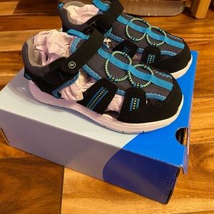 Stride Rite toddler boy Iggy closed toe Velcro sandals *BRAND NEW*